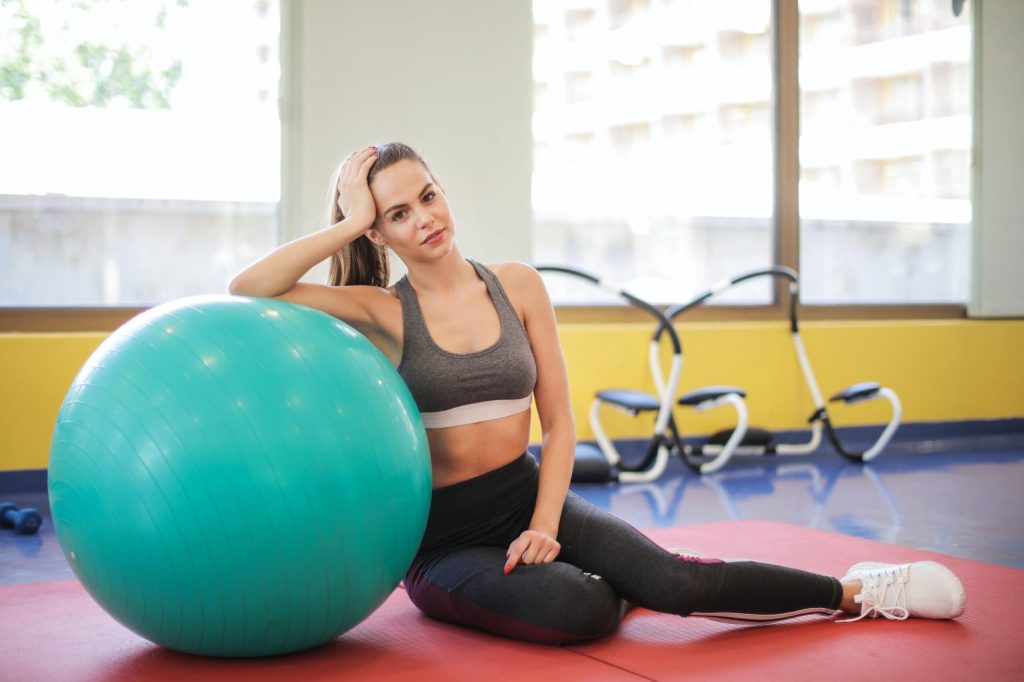 Which 10 health and wellness experts are known for their contributions to the field of positive psychology and well-being?